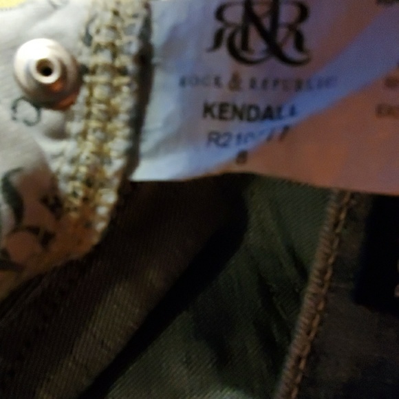 Rock & Republic Low Rise Kendall Cropped Jeans - Picture 5 of 6